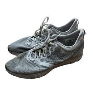 Nike Women's Zoom Strike Running Sneaker Shoes in Grey Size 10